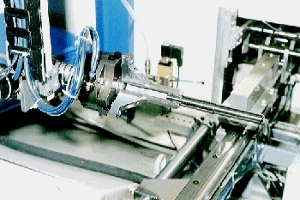 Be- und Entladen einer Werkzeugmaschine mit einem 4-Achs-Roboter