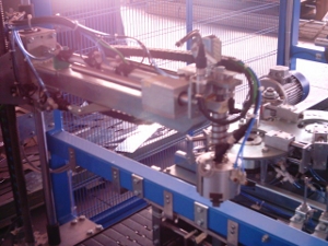 Elektropneumatischer Manipulator zur Positionierung von Ringen und Ringmuttern in Fitting-Montagemaschinen