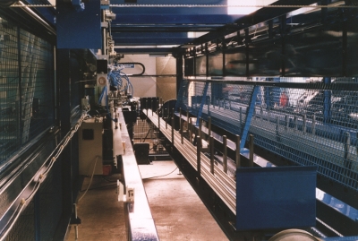 Automatischer Stangenlader fr Profilstbe auch mit unregelmigen Abschnitten