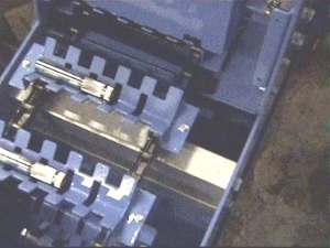 Cradles for pieces in industrial washing machines: 
	   allow washing with high pressure water and drying with compressed air