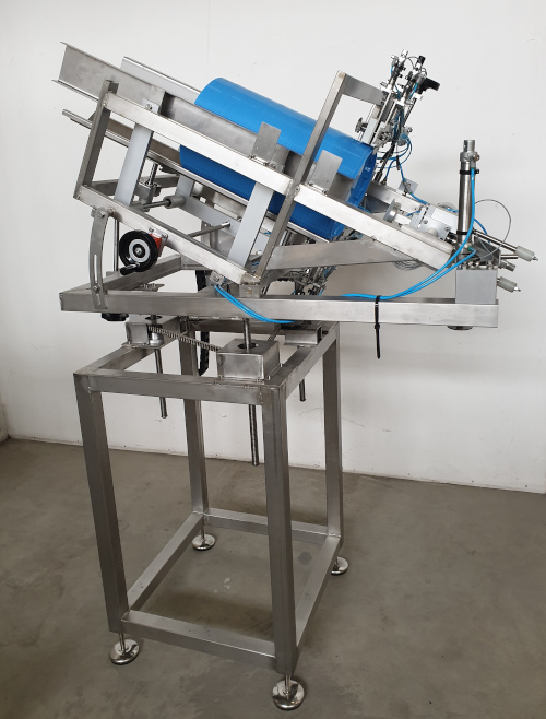 Applicatore coperchi per secchi in plastica per linee di riempimento