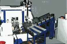 Robot cartesiano a 4 assi per il carico e lo scarico di una foratrice prodonda